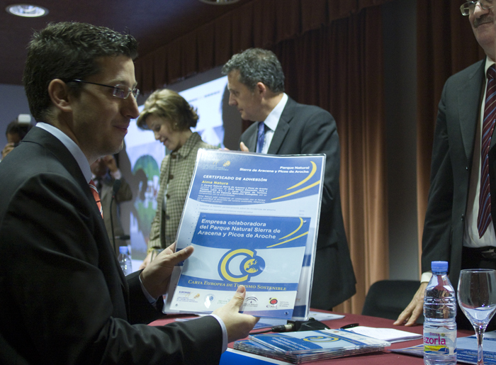 Juanjo recibiendo la Carta Europea de Turismo Sostenible Juanjo recibiendo la Carta Europea de Turismo Sostenible